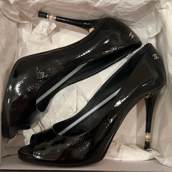 CHANEL PATENT LEATHER PEARL EMBELLISHED HEEL - Picture 1 of 12